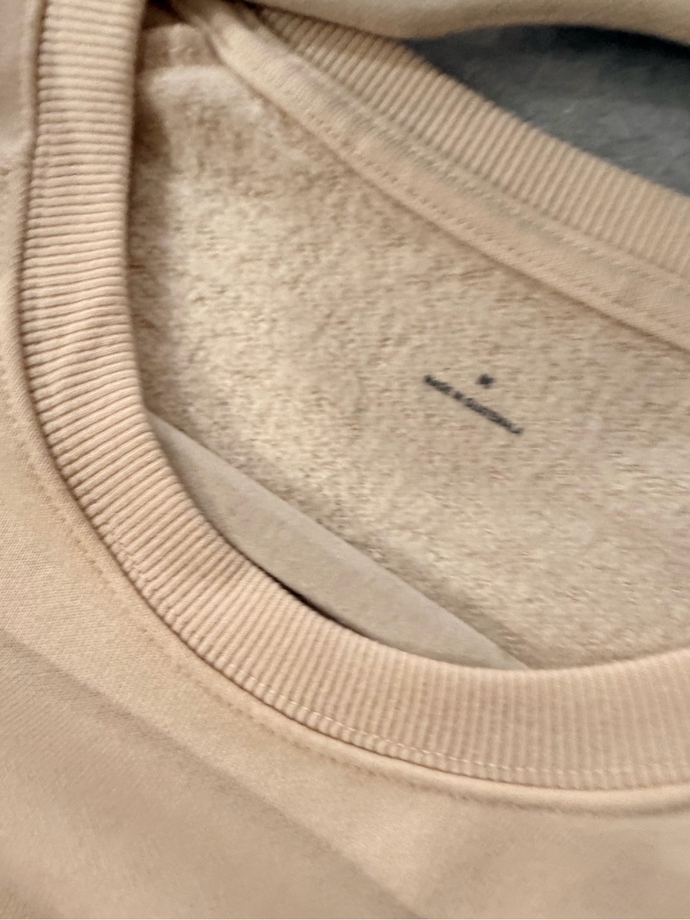 NWOT Maeve Anthropologie Size M Penguin Bow Graphic Sweatshirt Beige Holiday - Picture 6 of 9